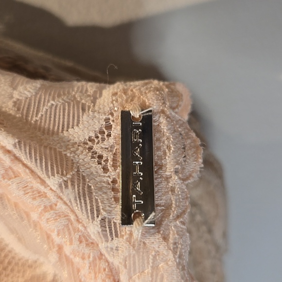 Tahari - 36C, Cream & Ballerina Pink Lace Underwire Bra, 2 Pack​​ - Picture 5 of 13